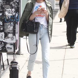 Emma Roberts muestra la mejor manera de llevar el normcore