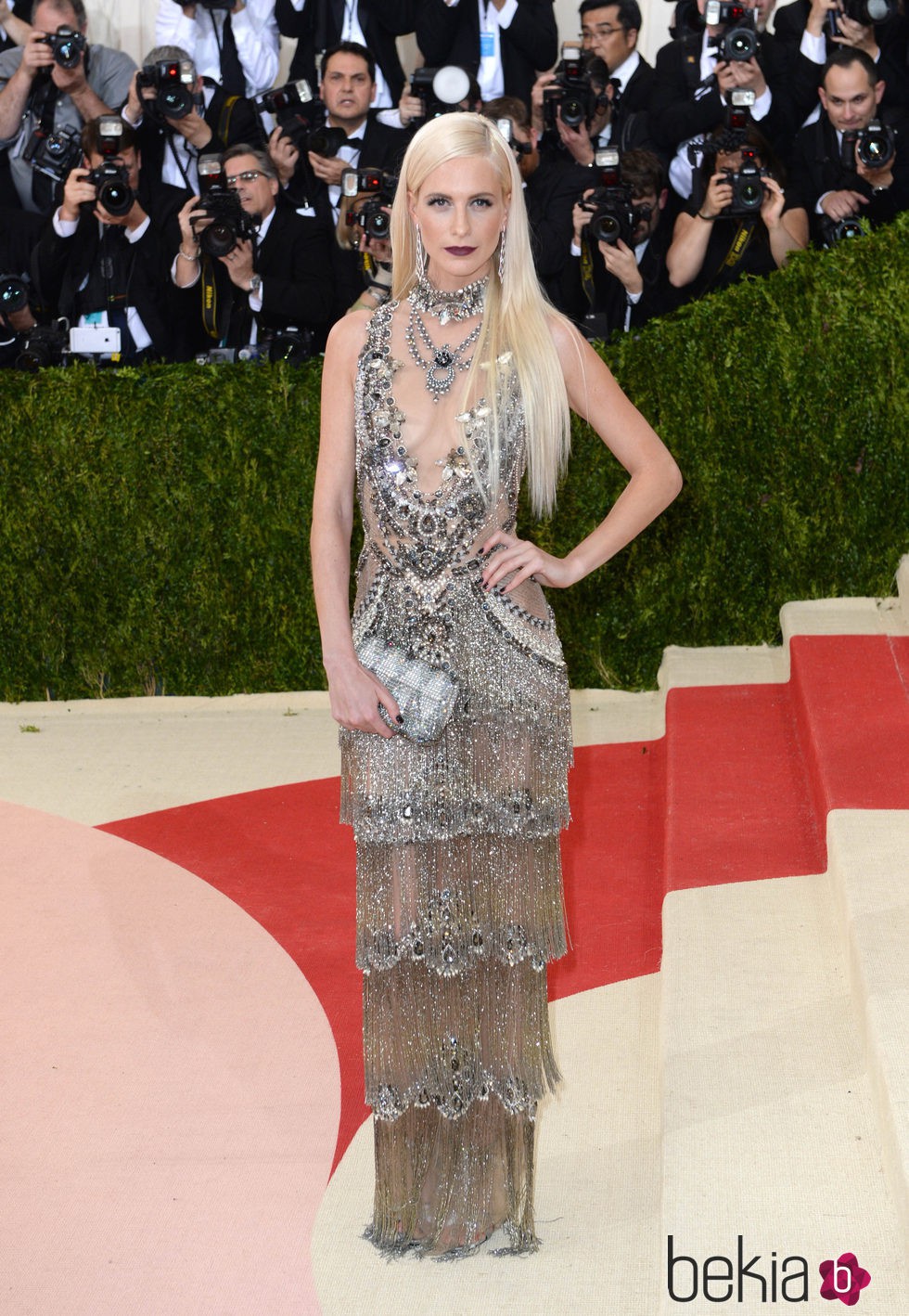 Poppy Delevingne en la alfombra roja de la Gala Met 2016