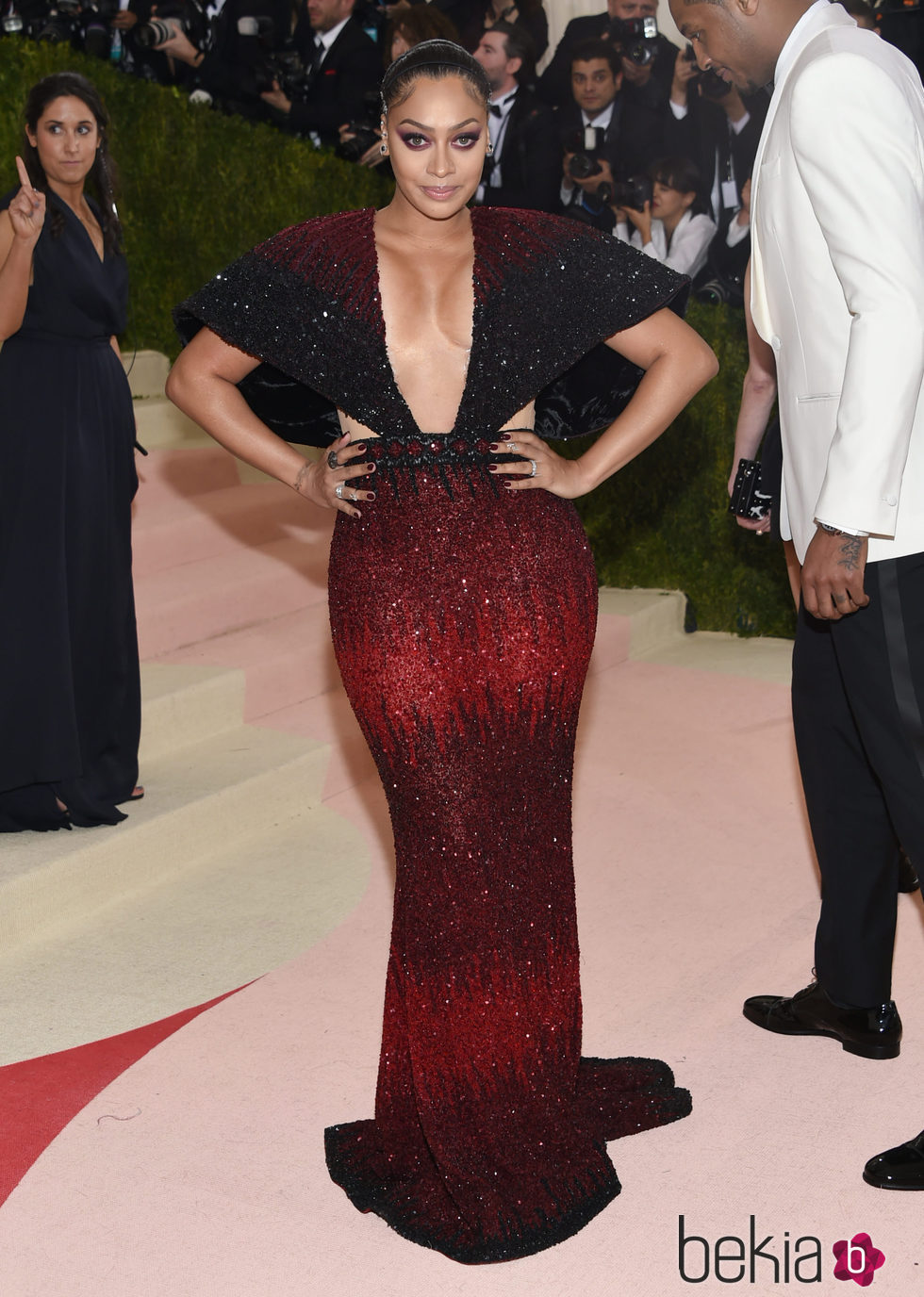 La La Anthony en la alfombra roja de la Gala Met 2016