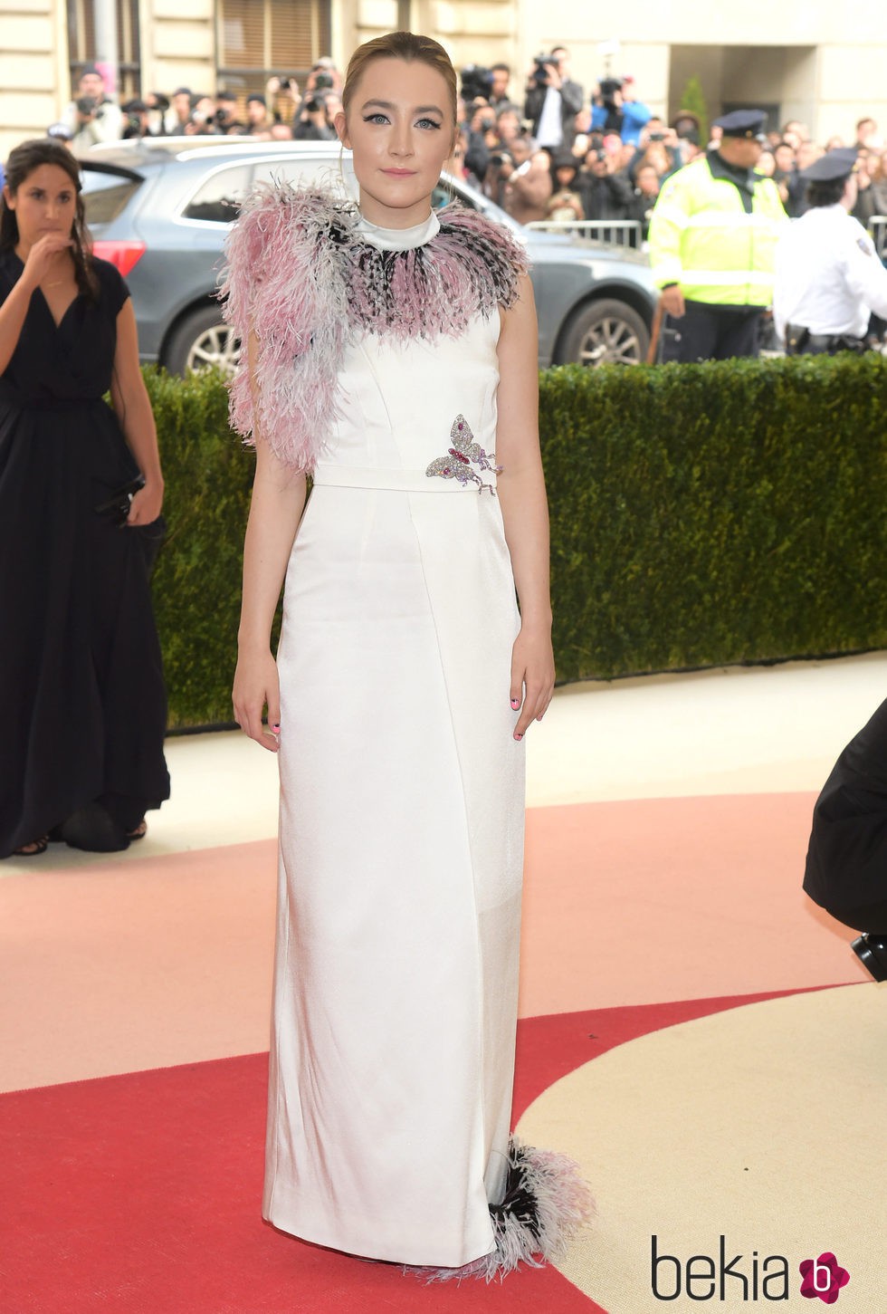 Saoirse Ronan en la alfombra roja de  la Gala Met 2016