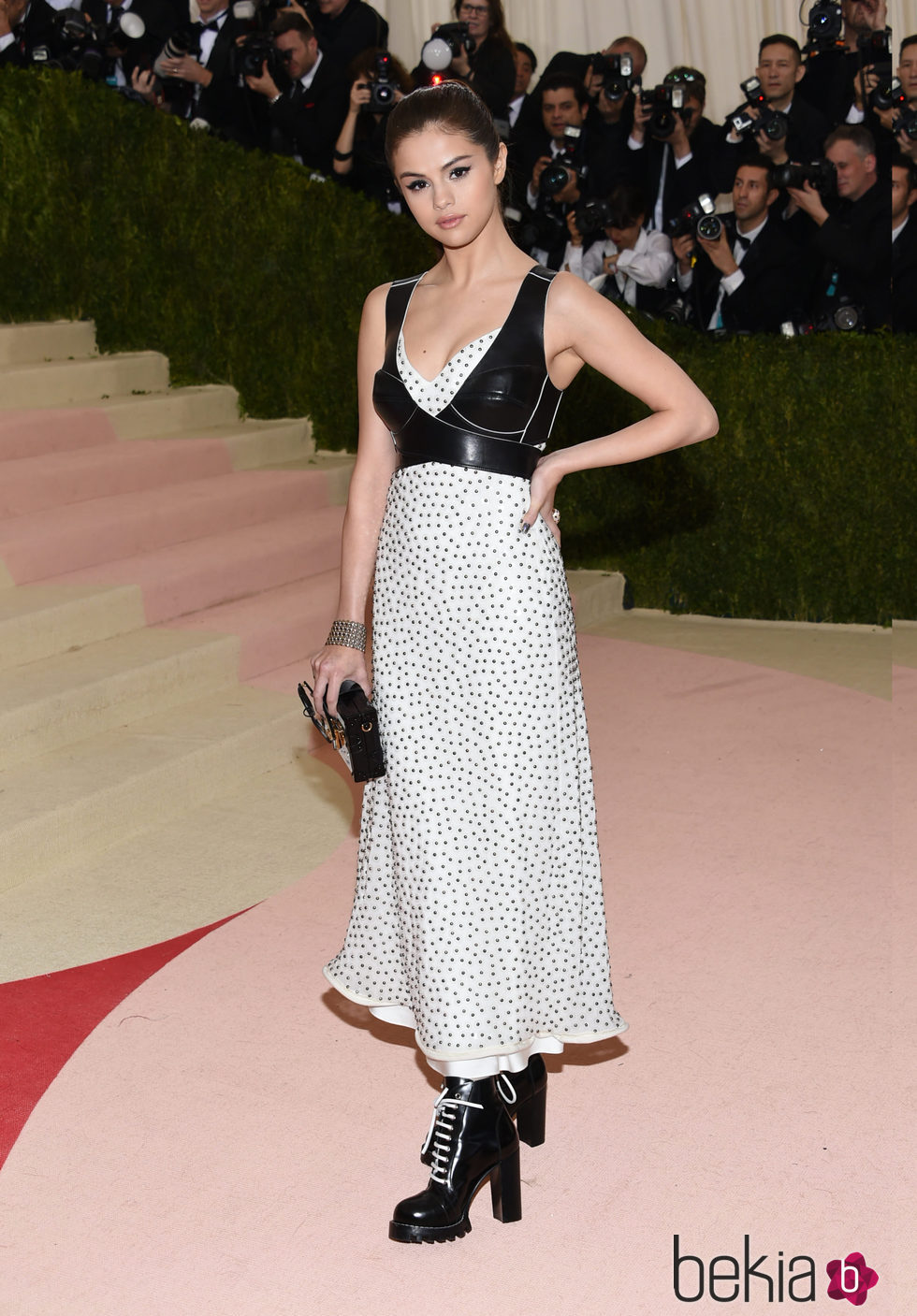 Selena Gomez en la alfombra roja de la Gala Met 2016