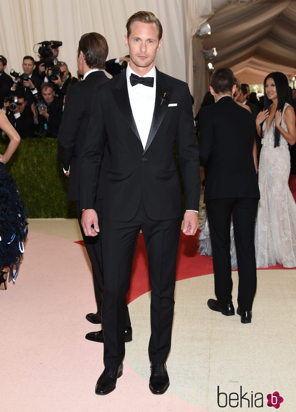 Alexander Skarsgård en la alfombra roja de la Gala Met 2016