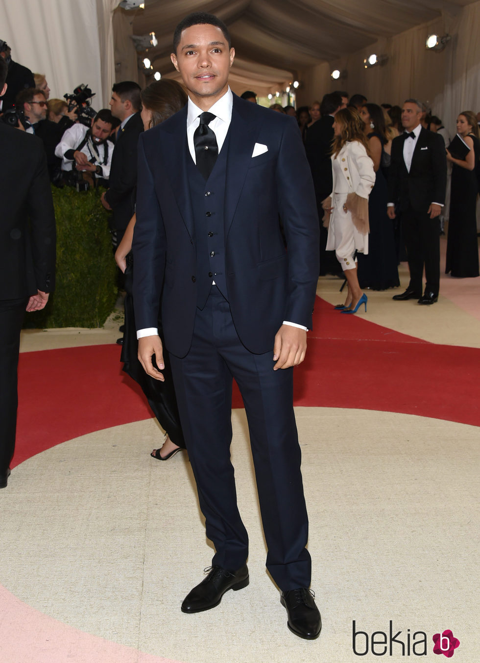 Trevor Noah en la alfombra roja de la Gala Met 2016