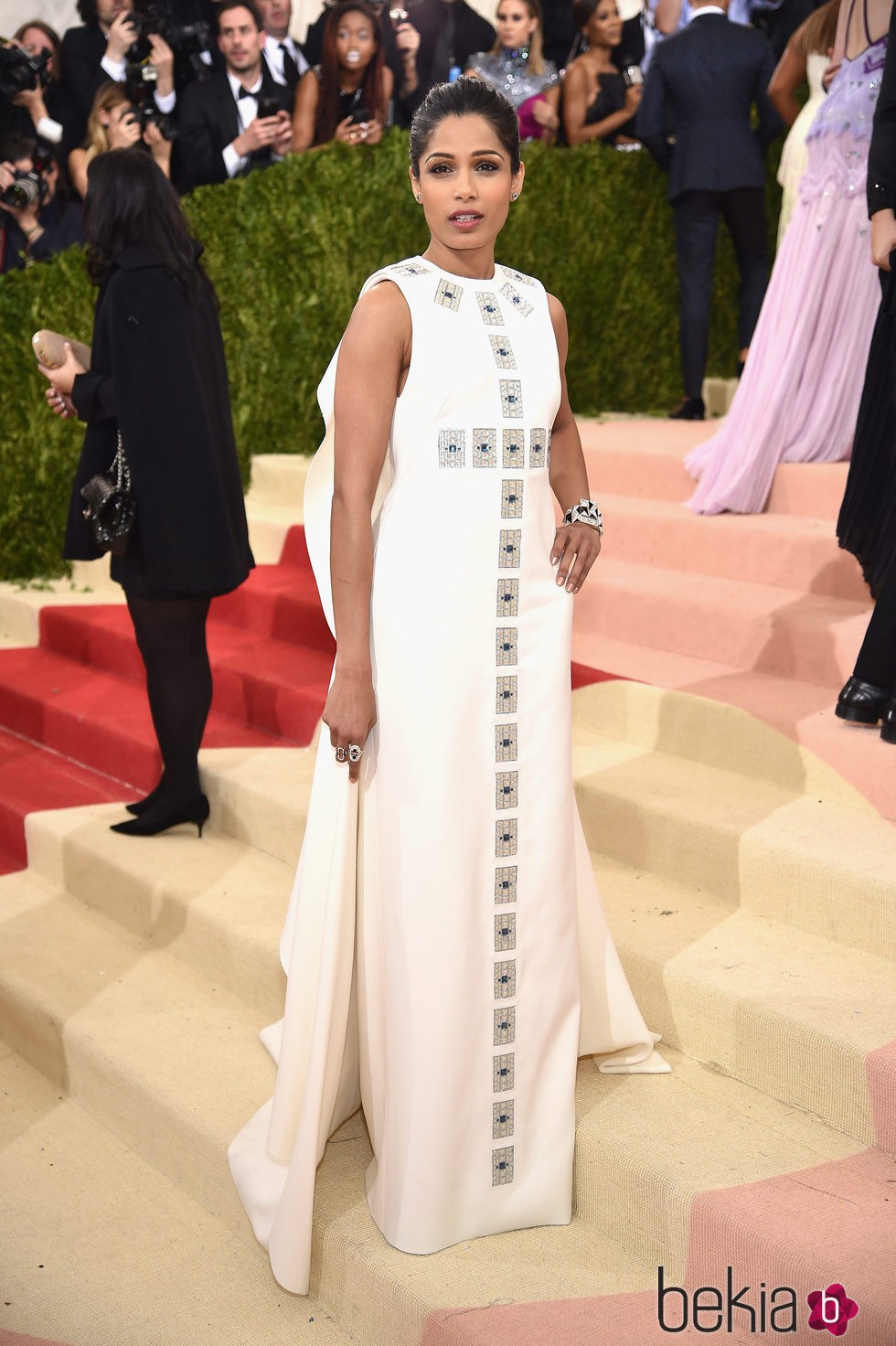 Freida Pinto en la alfombra roja de la Gala Met 2016