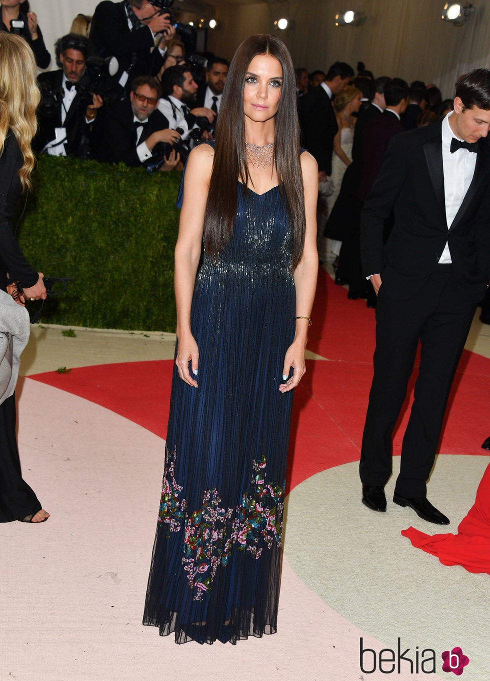 Katie Holmes en la alfombra roja de la Gala Met 2016