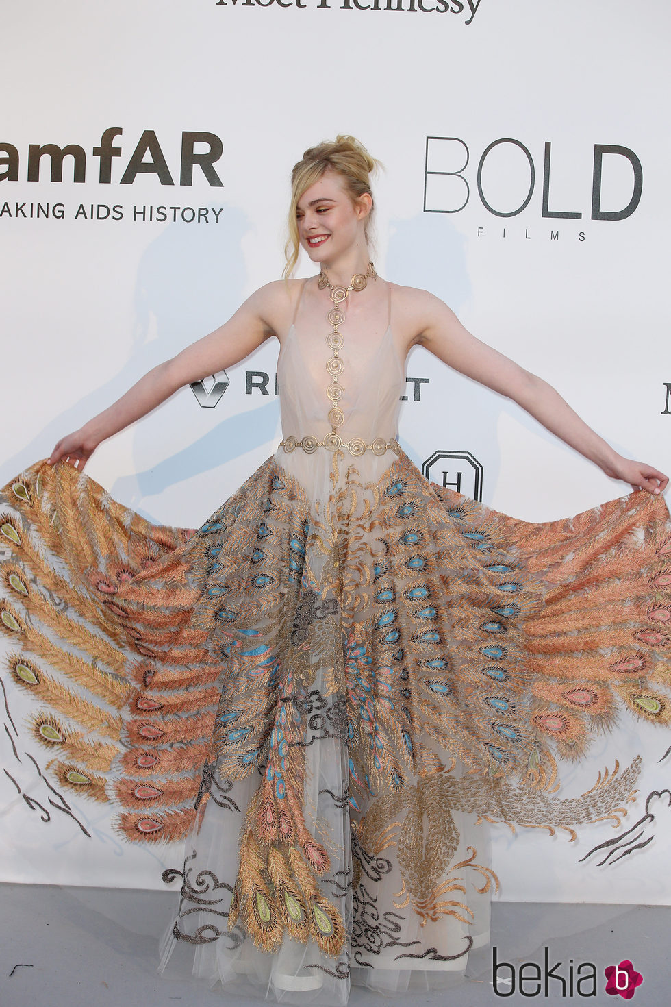 Elle Fanning en la gala benéfica amFar en Cannes 2016