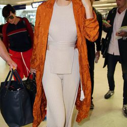 Kendall Jenner en el aeropuerto de Niza rumbo a Cannes 2016