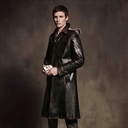 Eddie Redmayne, nueva imagen de la colección masculina Otoño/Invierno 2016 de Prada