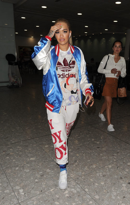 Rita Ora con un look sportwear