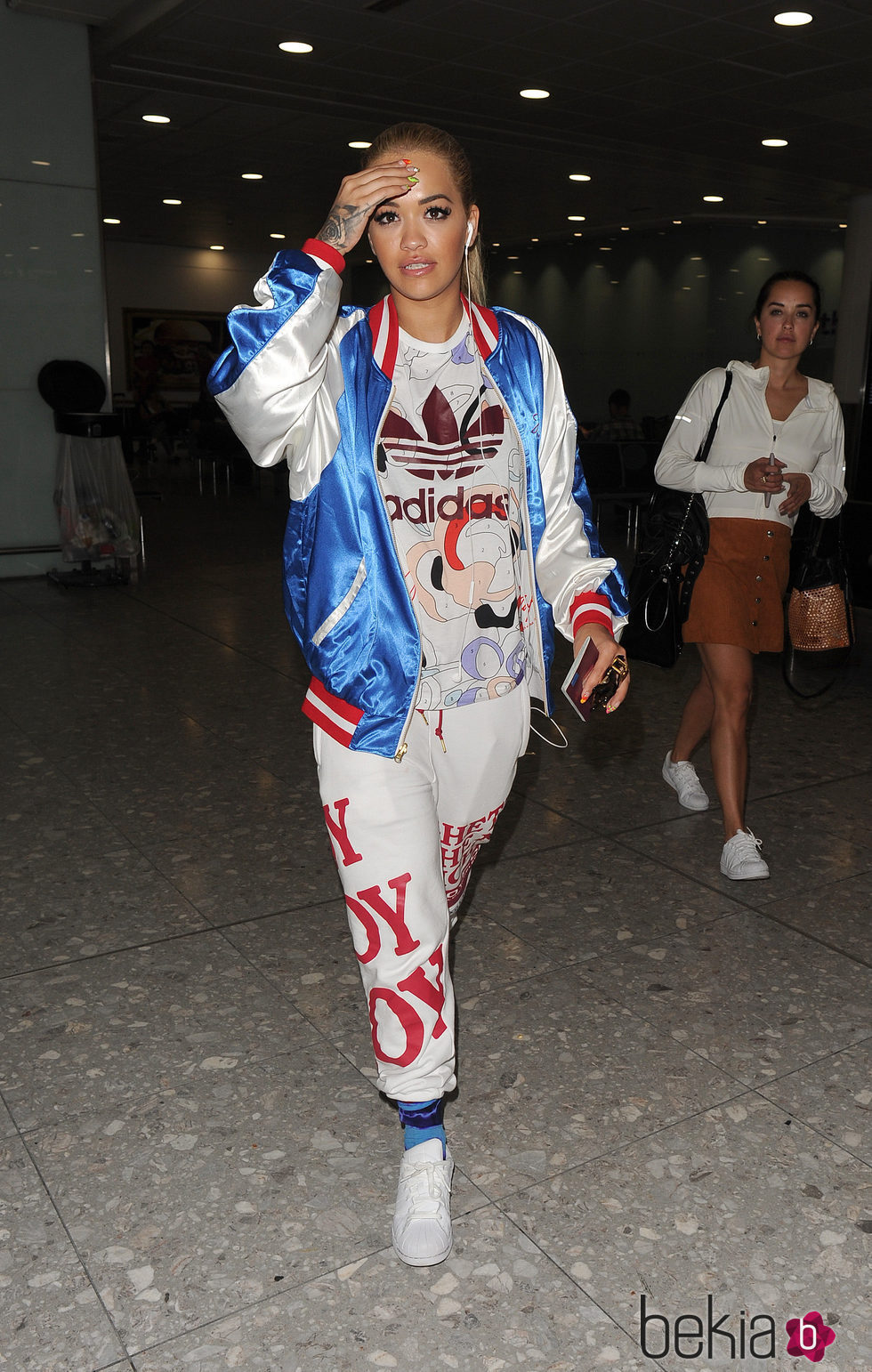 Rita Ora con un look sportwear