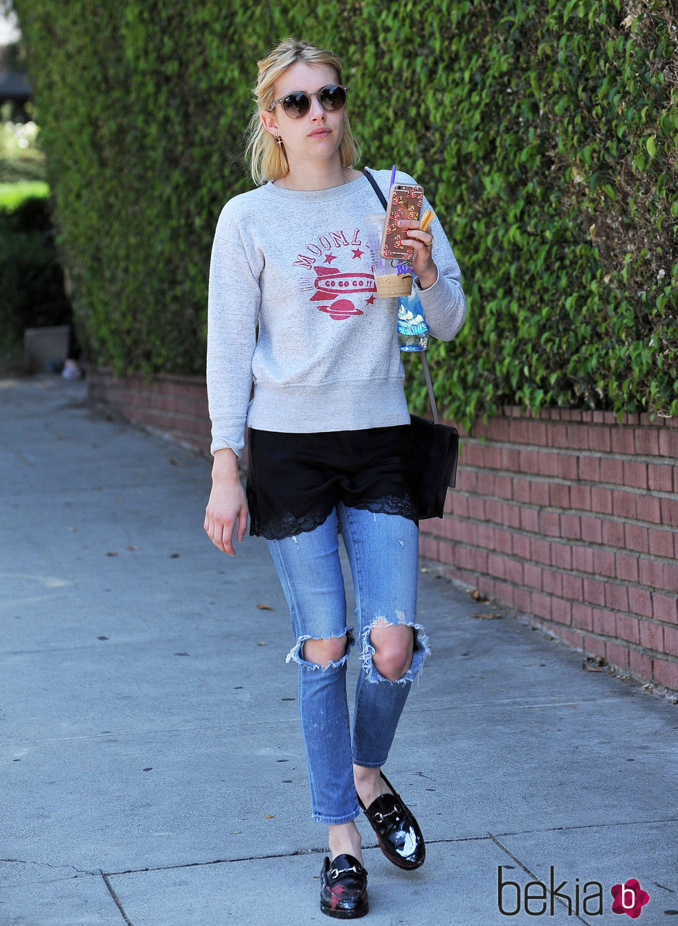 Emma Roberts con un look casualwear