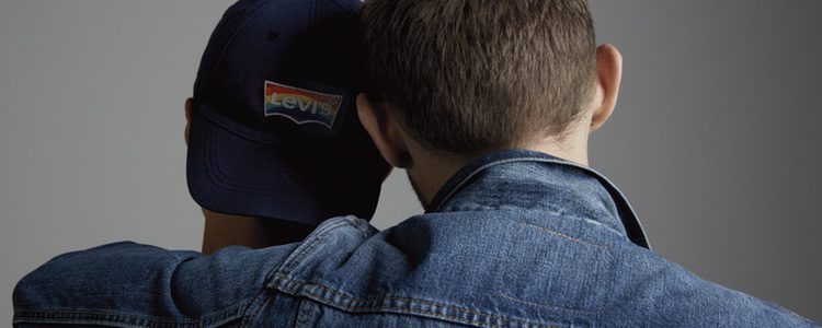 Cazadora y gorra Levi's con la bandera del Gay Pride para edición limitada Gay Pride Collection