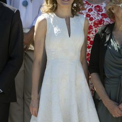 La Reina Letizia con un vestido blanco con bordados