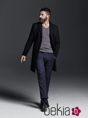 Antonio Banderas posando con su línea de ropa para Selected Homme otoño/invierno 2106/2017