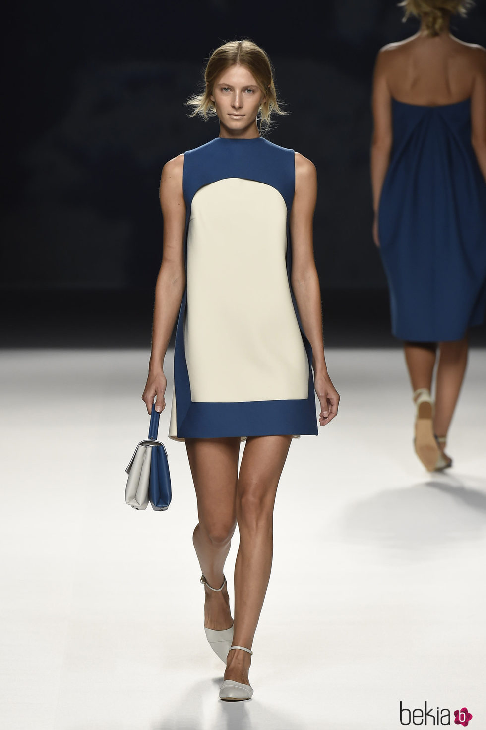 Vestido corto azul y blanco de Devota & Lomba primavera/verano 2017 en Madrid Fashion Week