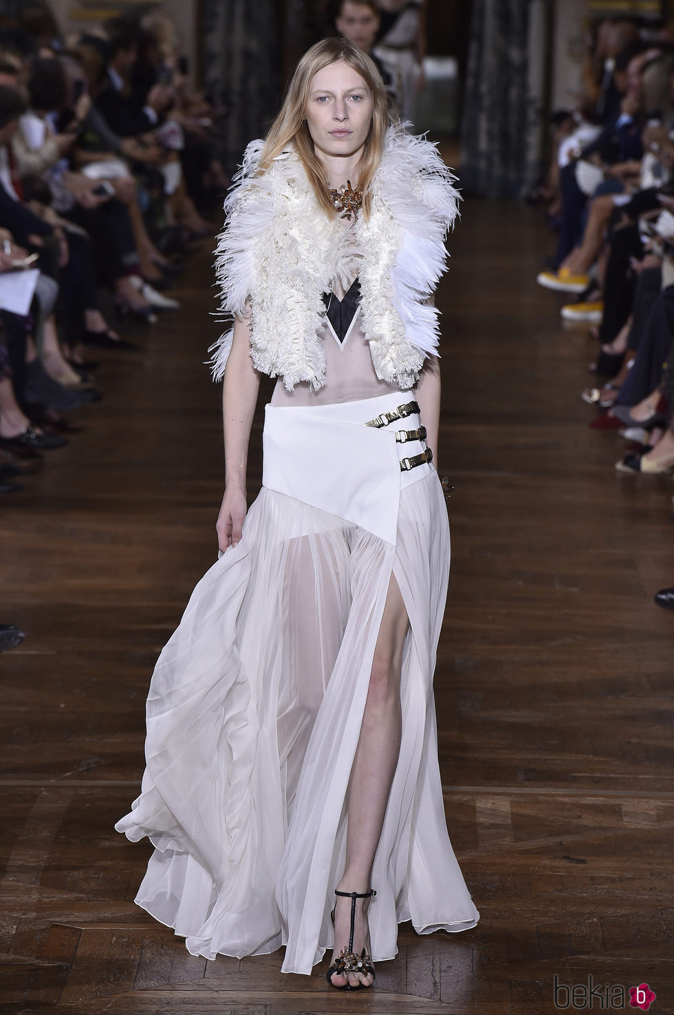 Falda con transparencias blanca de Lanvin primavera/verano 2017 en la París Fashion Week