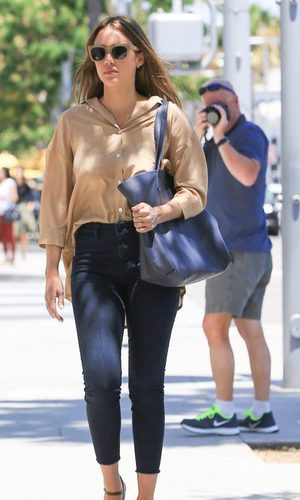 Jessica Alba: de recados en Casual Chic