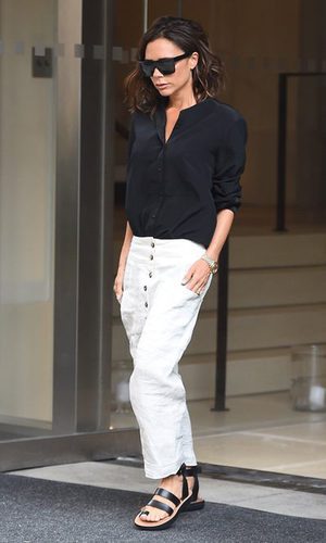 Victoria Beckham, look sencillo para trabajar