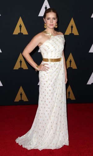 Amy Adams se decanta por un estilo griego