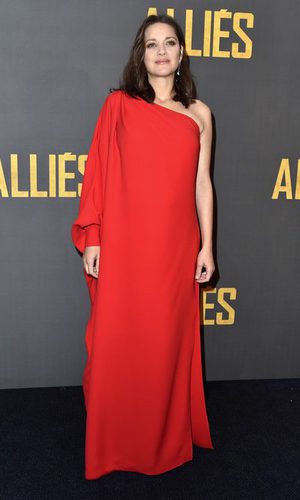 Marion Cotillard y su total look red