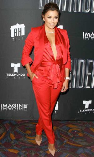 Eva Longoria se viste de rojo pasión