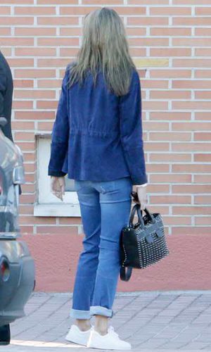 El look sporty de la Reina Letizia para 'ir al cole'