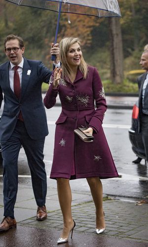 El abrigo chic de Máxima de Holanda