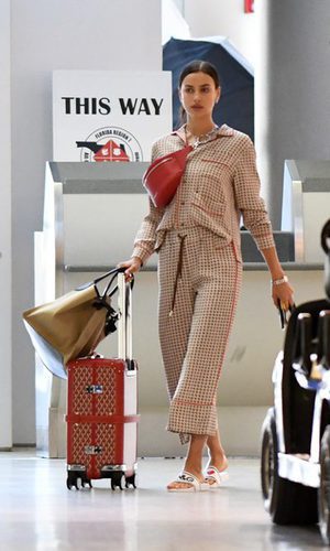 Irina Shayk en pijama por la terminal