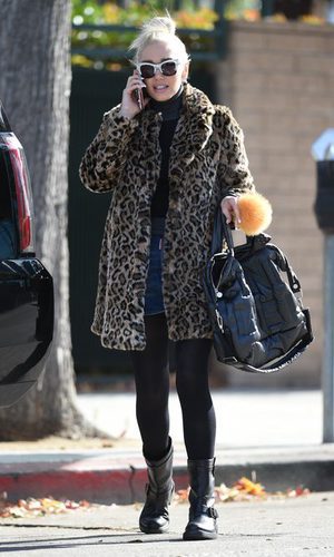 Gwen Stefani con un street style muy felino