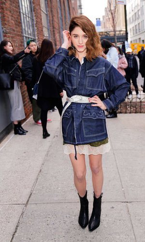 Natalia Dyer y el denim