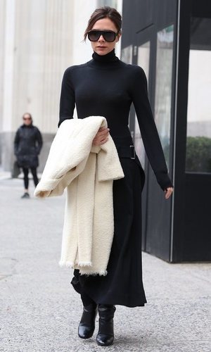 Victoria Beckham con un look rompedor