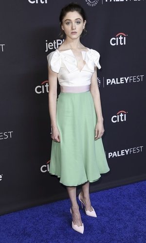 Natalia Dyer con un vestido de lo más dulce