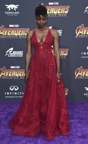 Danai Gurira con un vestido que todas soñamos