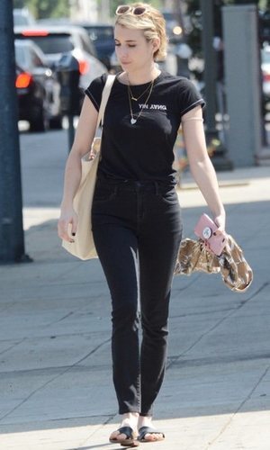 Emma Roberts y su look apagado