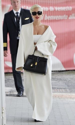 Lady Gaga, de blanco impoluto