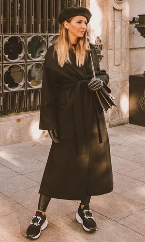 Lovelypepa y el total black look para un día de paseo