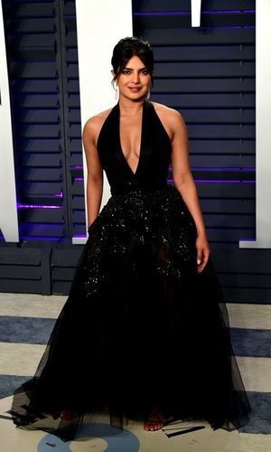 Priyanka Chopra arrasa con un impresionante vestido