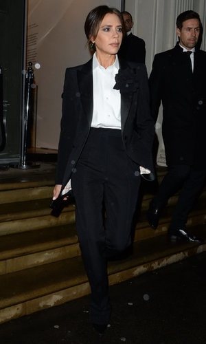 Victoria Beckham tiene el traje más elegante y chic de la temporada