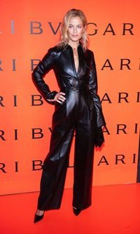 Carolyn Murphy, espectacular con su total look efecto piel