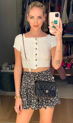 El look de Chiara Ferragni para un picnic (en la terraza)